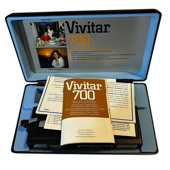 Vintage Vivitar 700 Point & Shoot Black Camera 24 MM 1:7 Lens - Picture 1 of 7